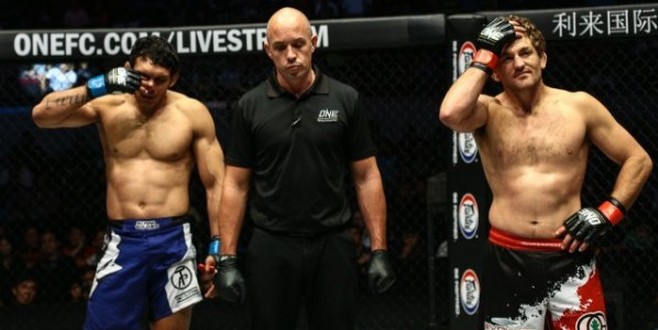 Глазик - больно